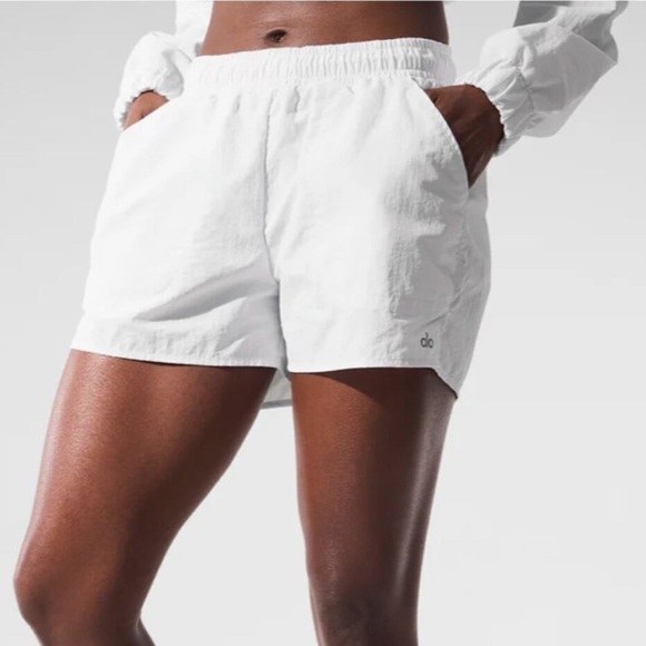 NWOT Alo Yoga alumni Short white size small - Picture 1 of 6